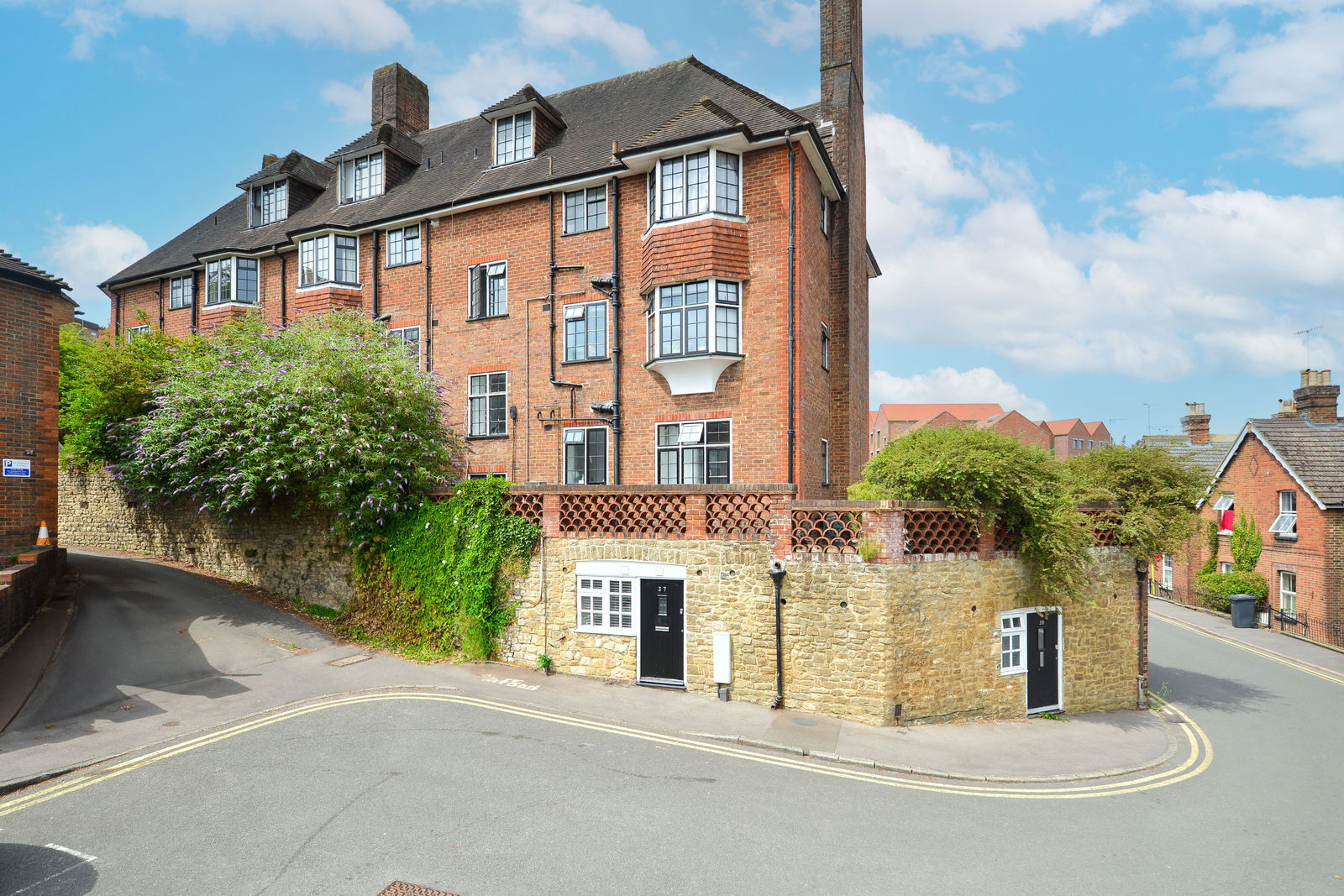 Studio flat for sale in Millmead Terrace, Guildford  - Property Image 1