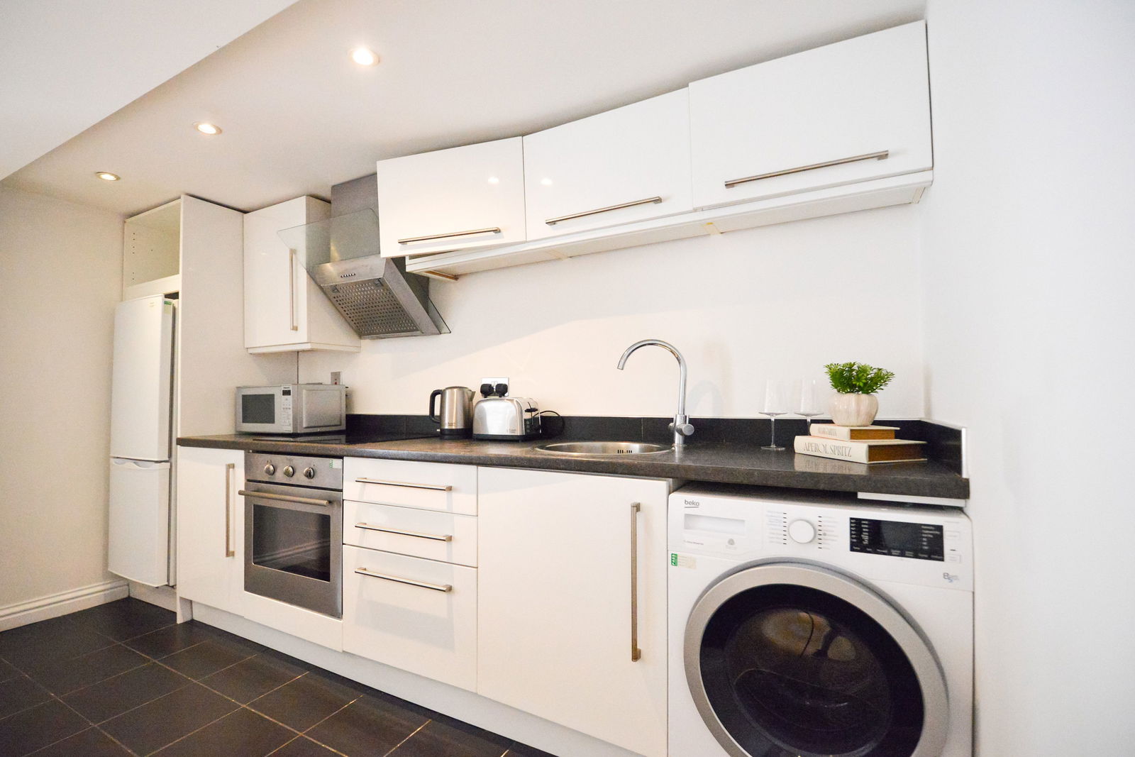 Studio flat for sale in Millmead Terrace, Guildford  - Property Image 3