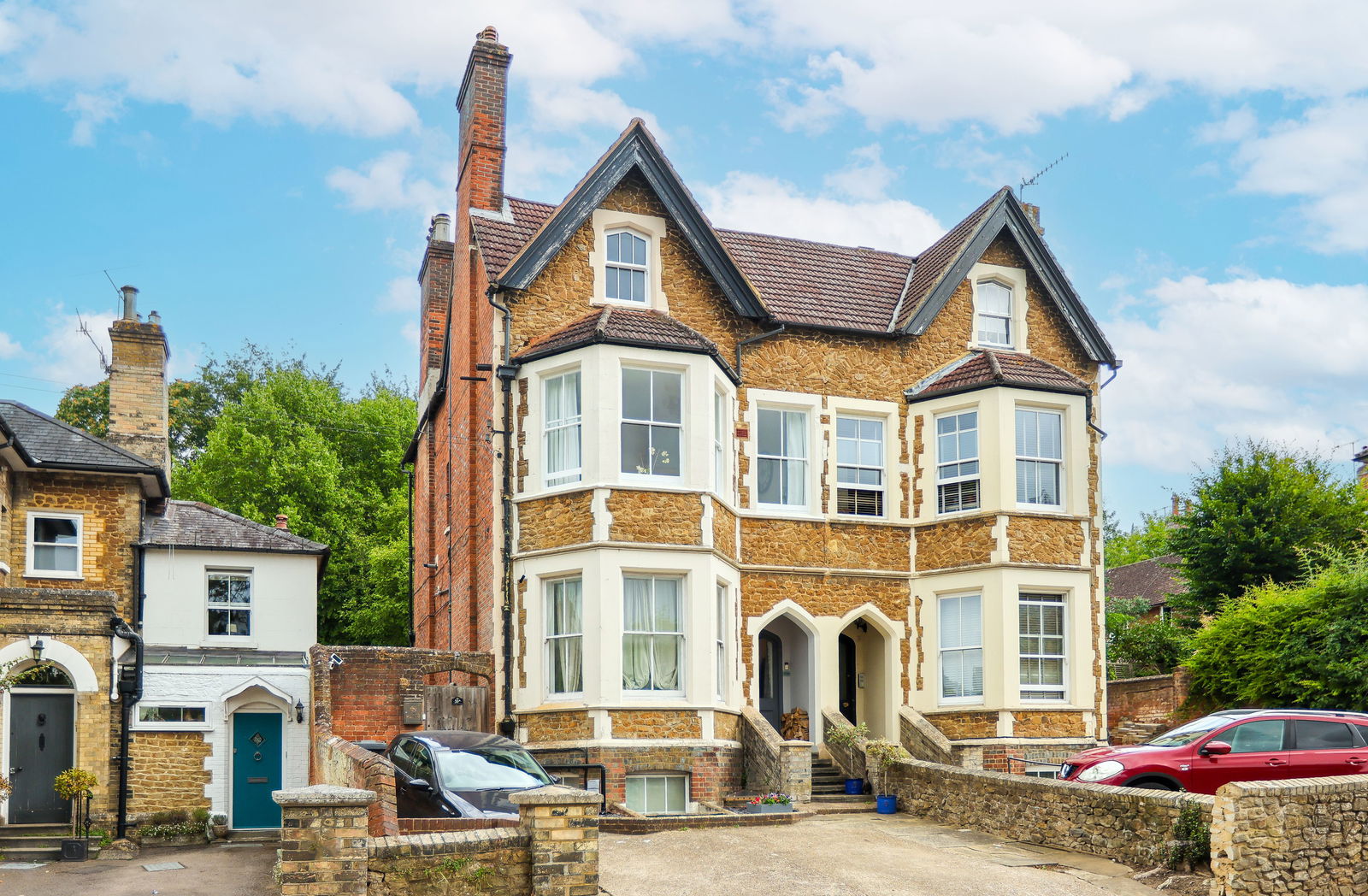 2 bed maisonette for sale in Waterden Road, Guildford, GU1