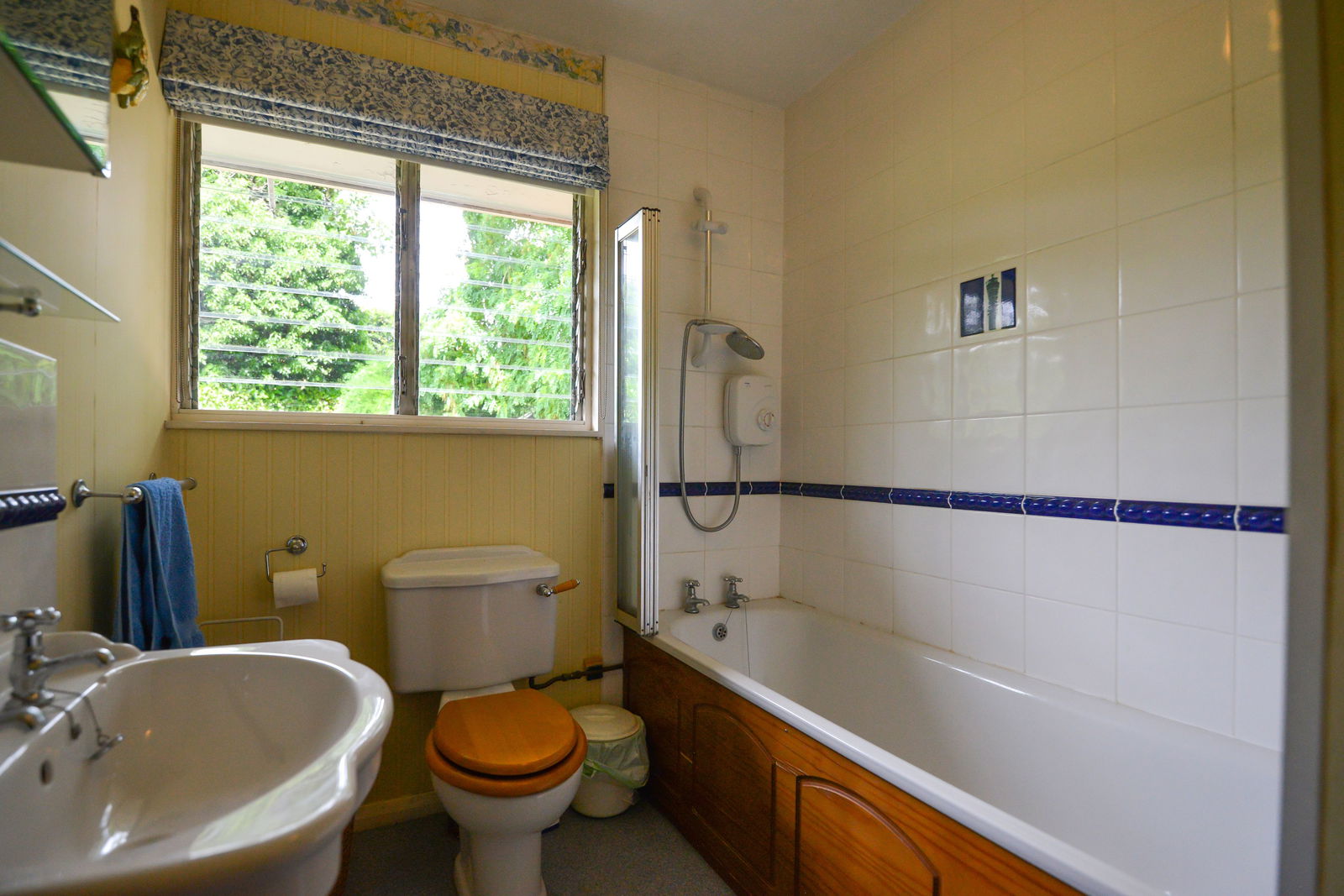 3 bed bungalow for sale in Little Bookham Street, Leatherhead  - Property Image 18