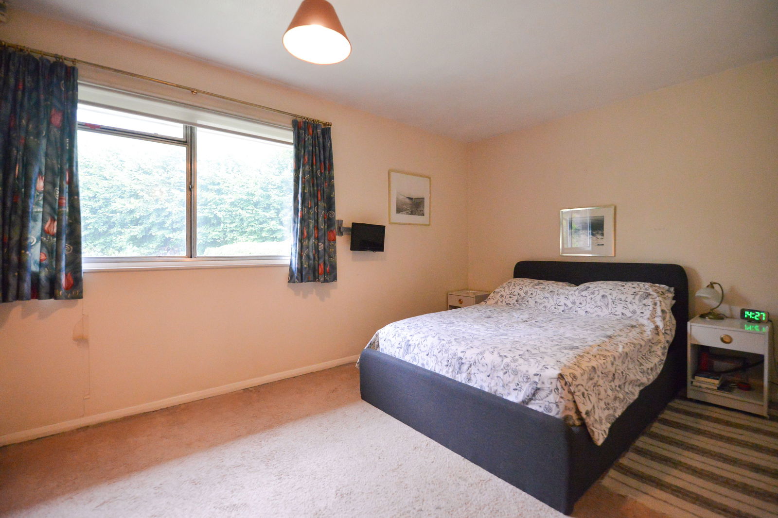 3 bed bungalow for sale in Little Bookham Street, Leatherhead 12