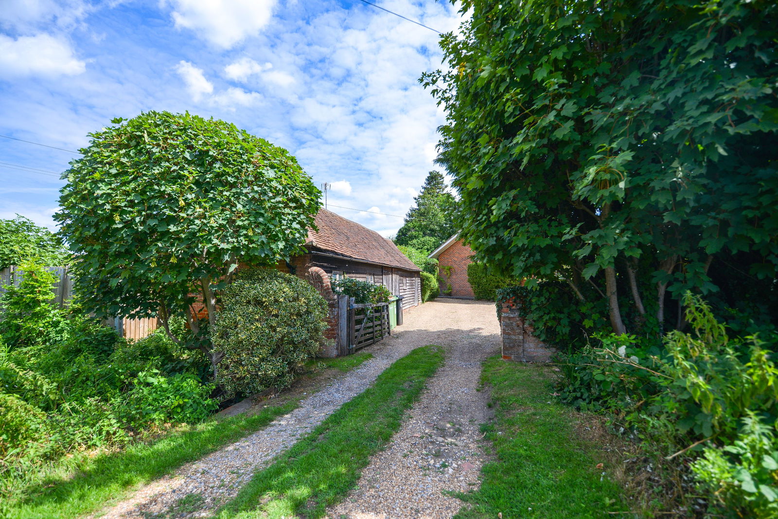 3 bed bungalow for sale in Little Bookham Street, Leatherhead  - Property Image 5