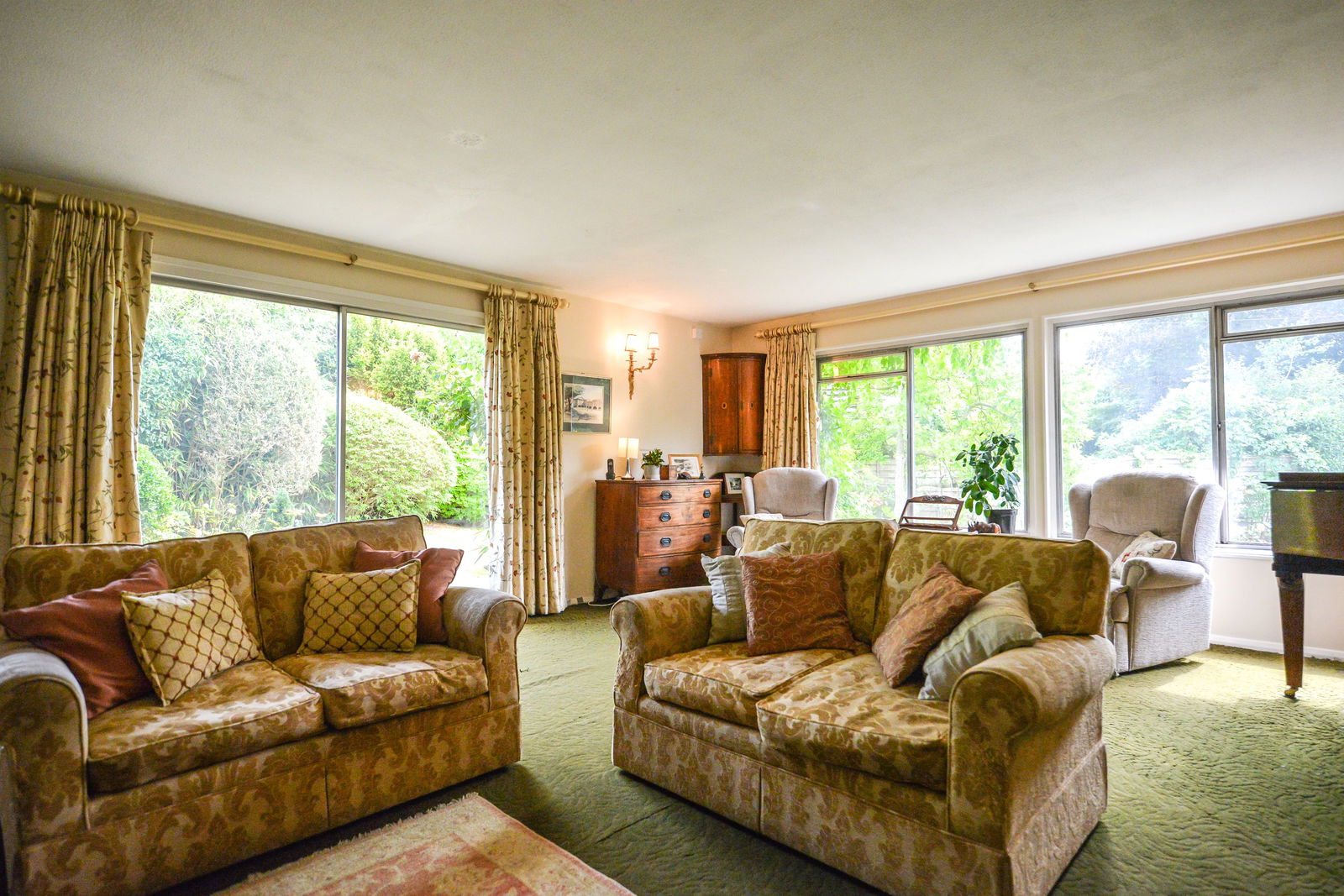 3 bed bungalow for sale in Little Bookham Street, Leatherhead  - Property Image 10