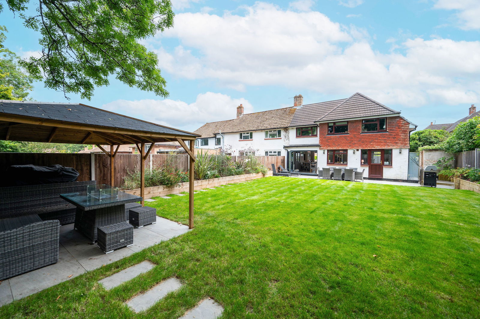 3 bed semi-detached house for sale in Lower Shott, Leatherhead  - Property Image 4
