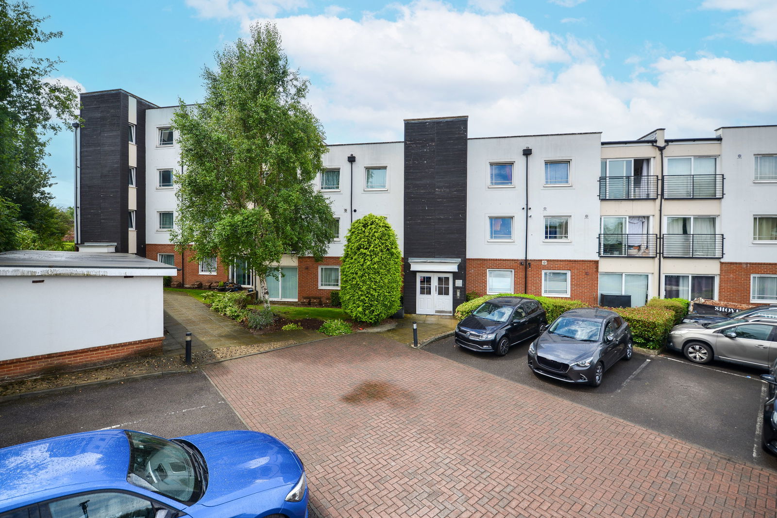 1 bed flat for sale in Buffers Lane, Leatherhead  - Property Image 1