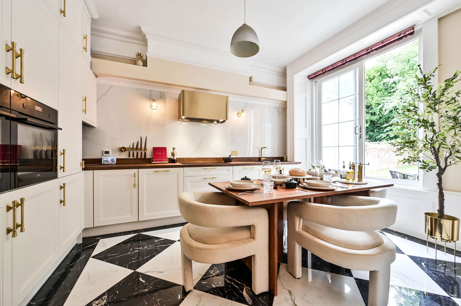 2 bed maisonette for sale in Waterden Road, Guildford 1