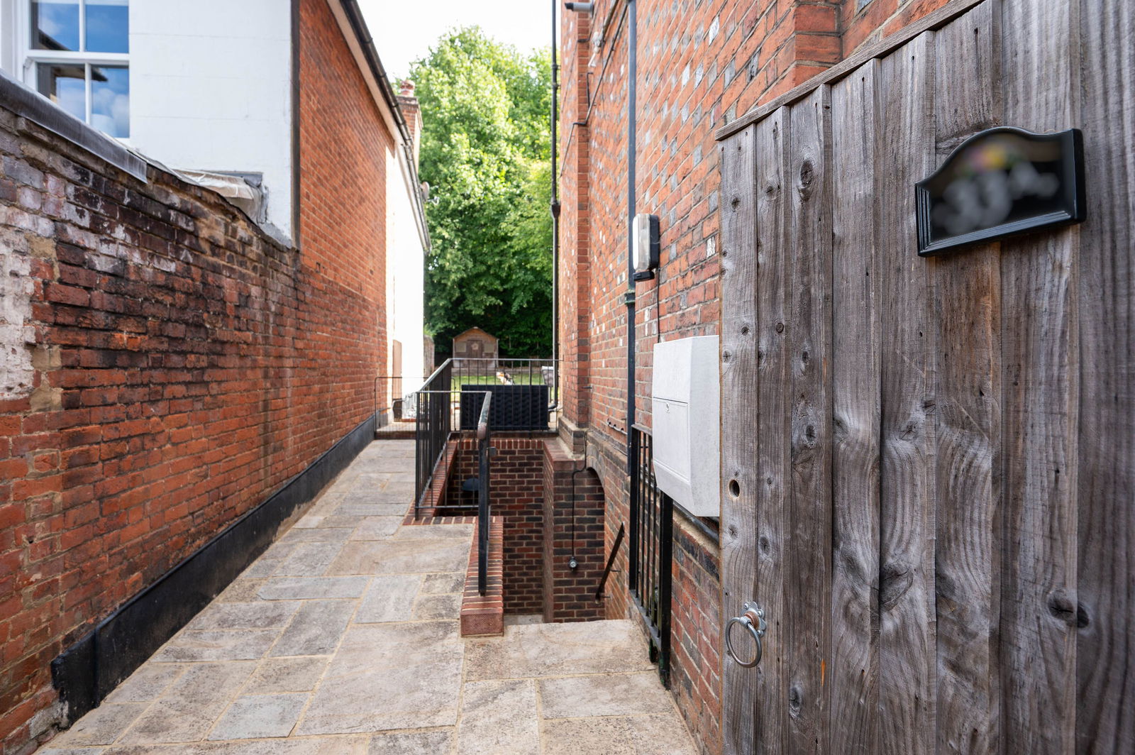2 bed maisonette for sale in Waterden Road, Guildford  - Property Image 22