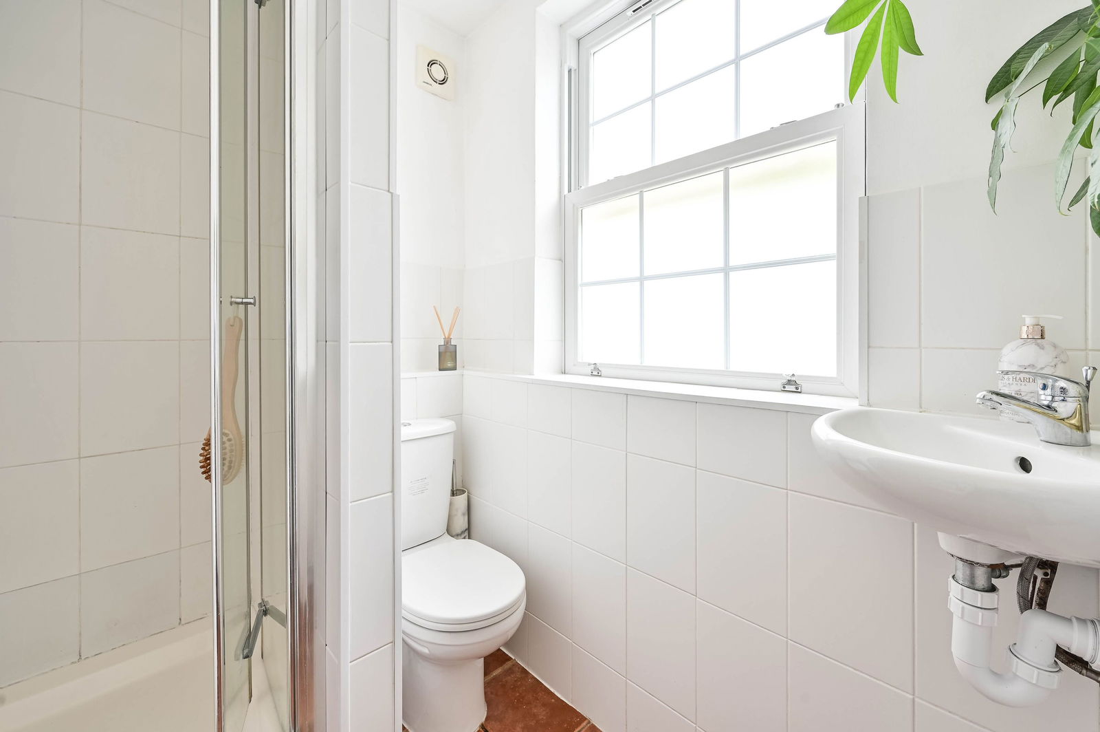 2 bed maisonette for sale in Waterden Road, Guildford 18