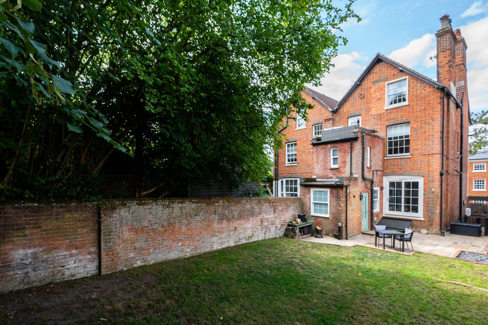 2 bed maisonette for sale in Waterden Road, Guildford 19