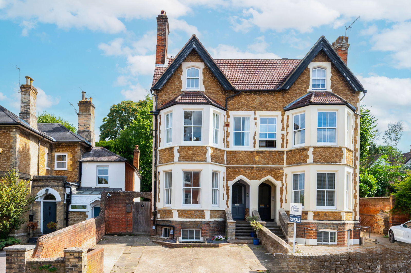 2 bed maisonette for sale in Waterden Road, Guildford  - Property Image 1