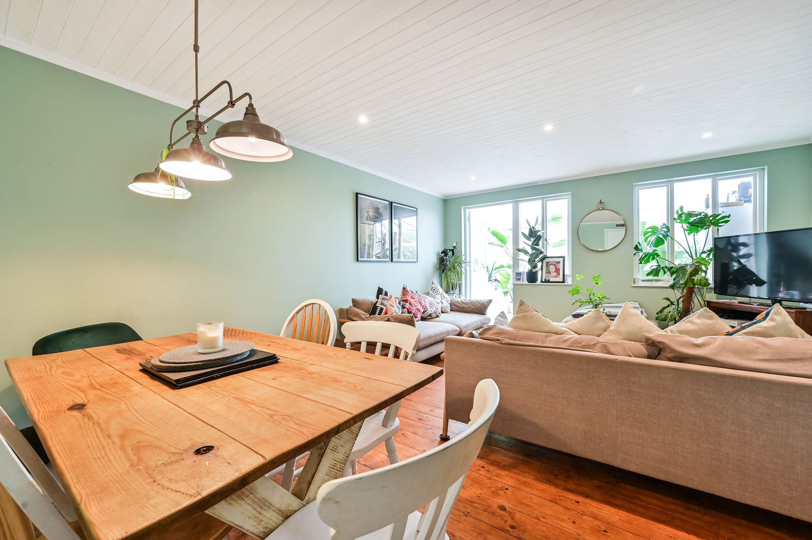 3 bed end of terrace house for sale in Venton Close, Woking  - Property Image 4