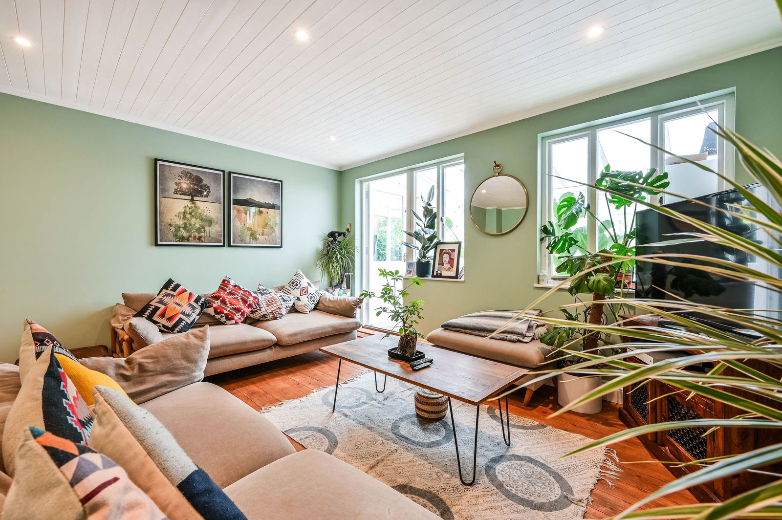 3 bed end of terrace house for sale in Venton Close, Woking 4