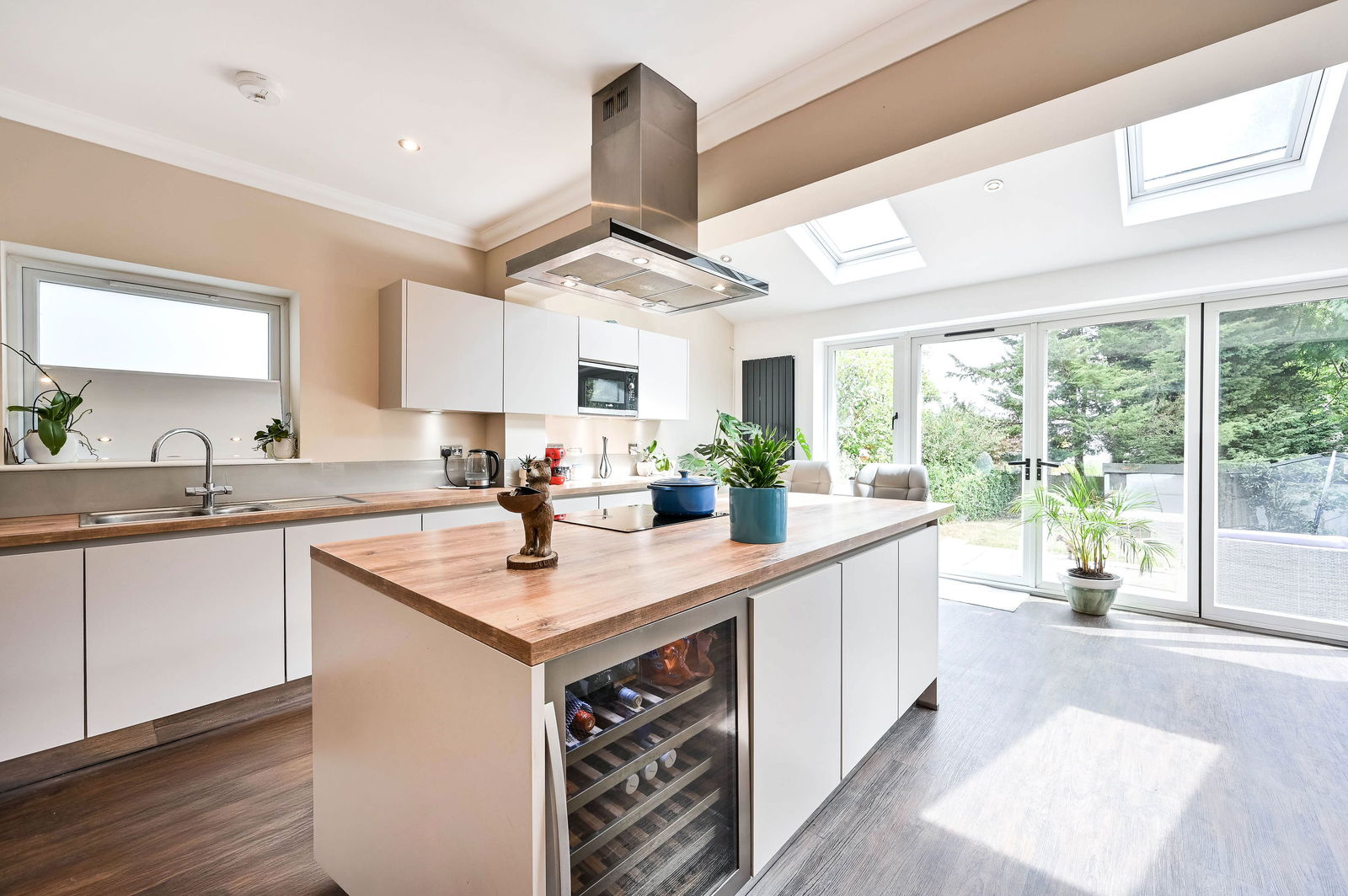 5 bed detached house for sale in Chiltern Drive, Surbiton  - Property Image 4