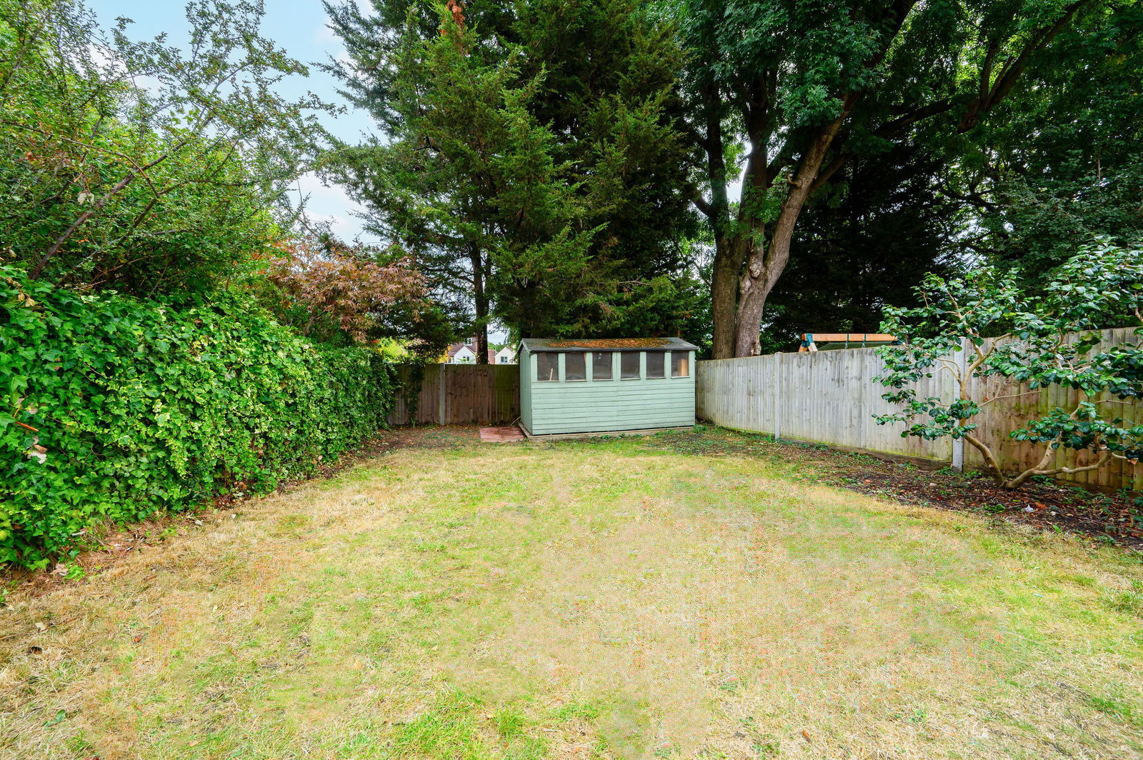 5 bed detached house for sale in Chiltern Drive, Surbiton  - Property Image 10