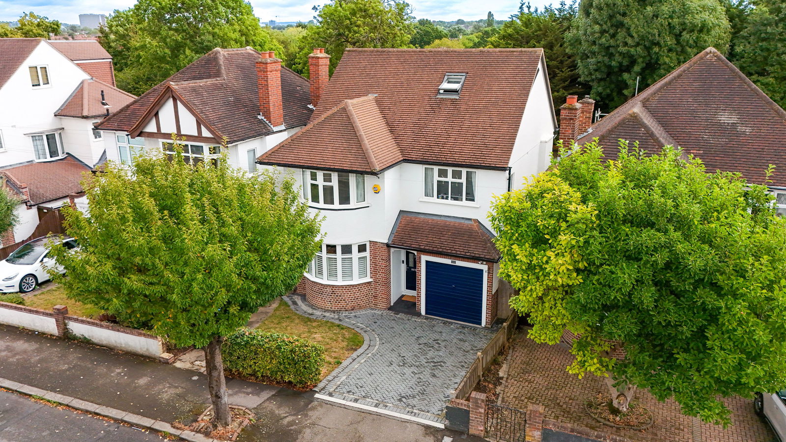 5 bed detached house for sale in Chiltern Drive, Surbiton 7