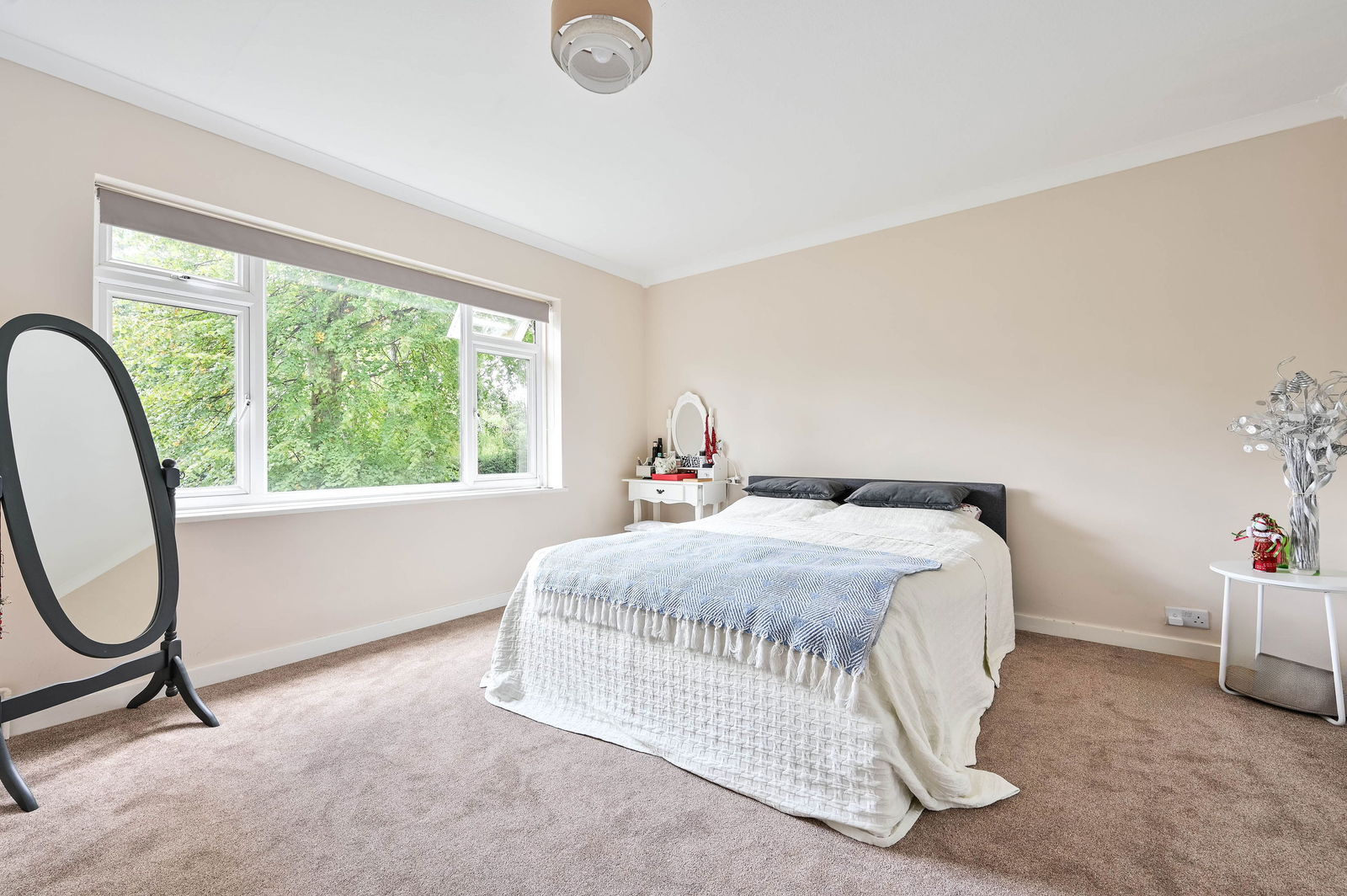 2 bed flat for sale in Lindfield Gardens, Guildford 5