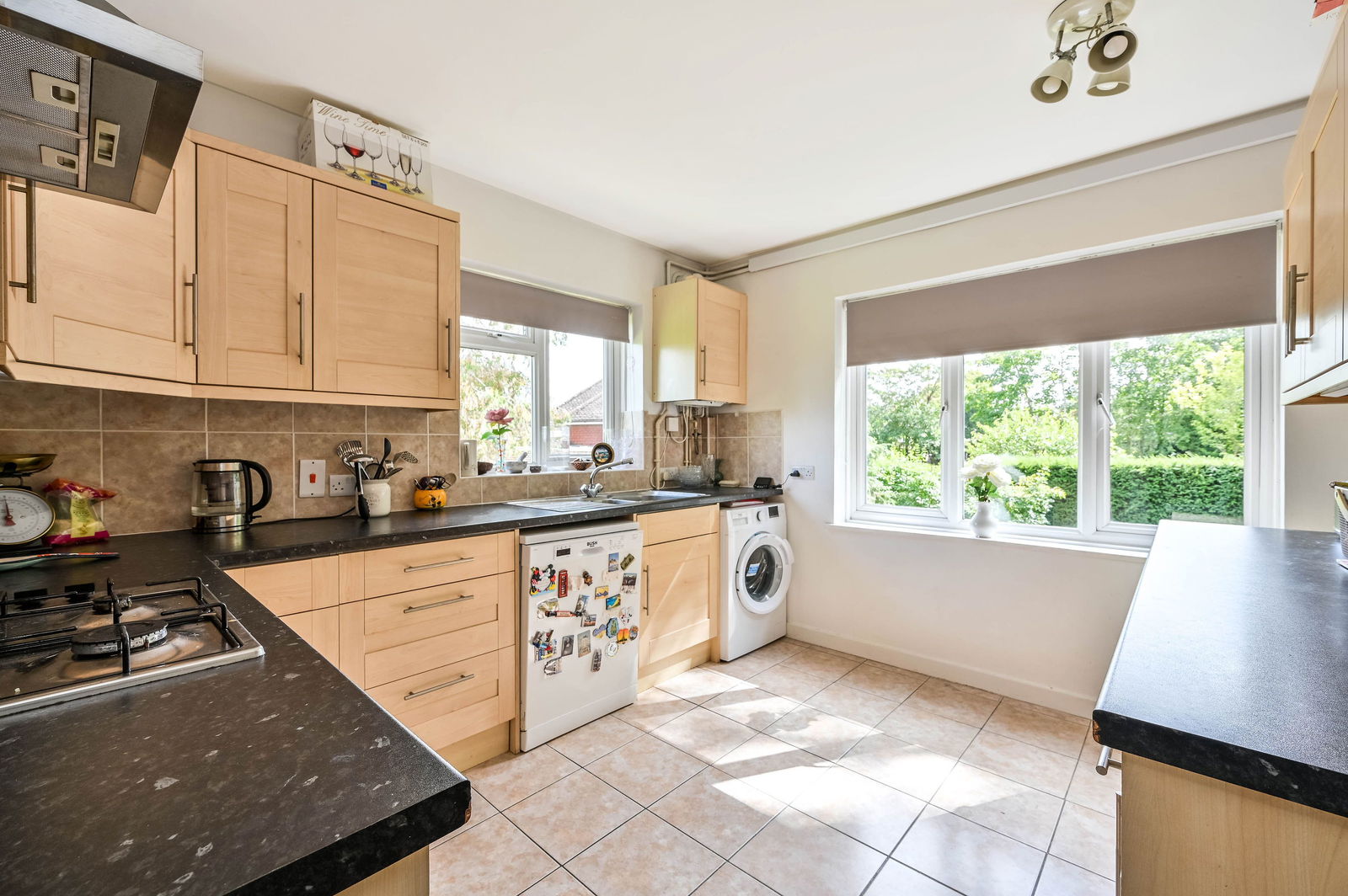 2 bed flat for sale in Lindfield Gardens, Guildford  - Property Image 4