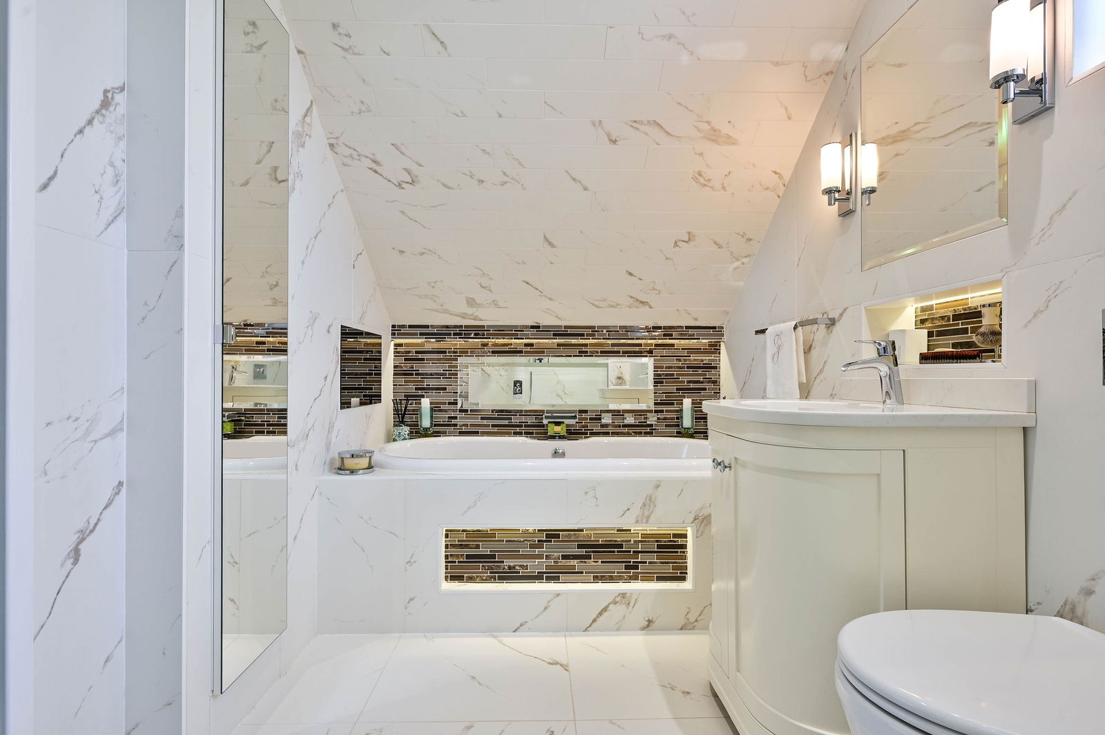 4 bed detached house for sale in Hogs Back, Guildford 6