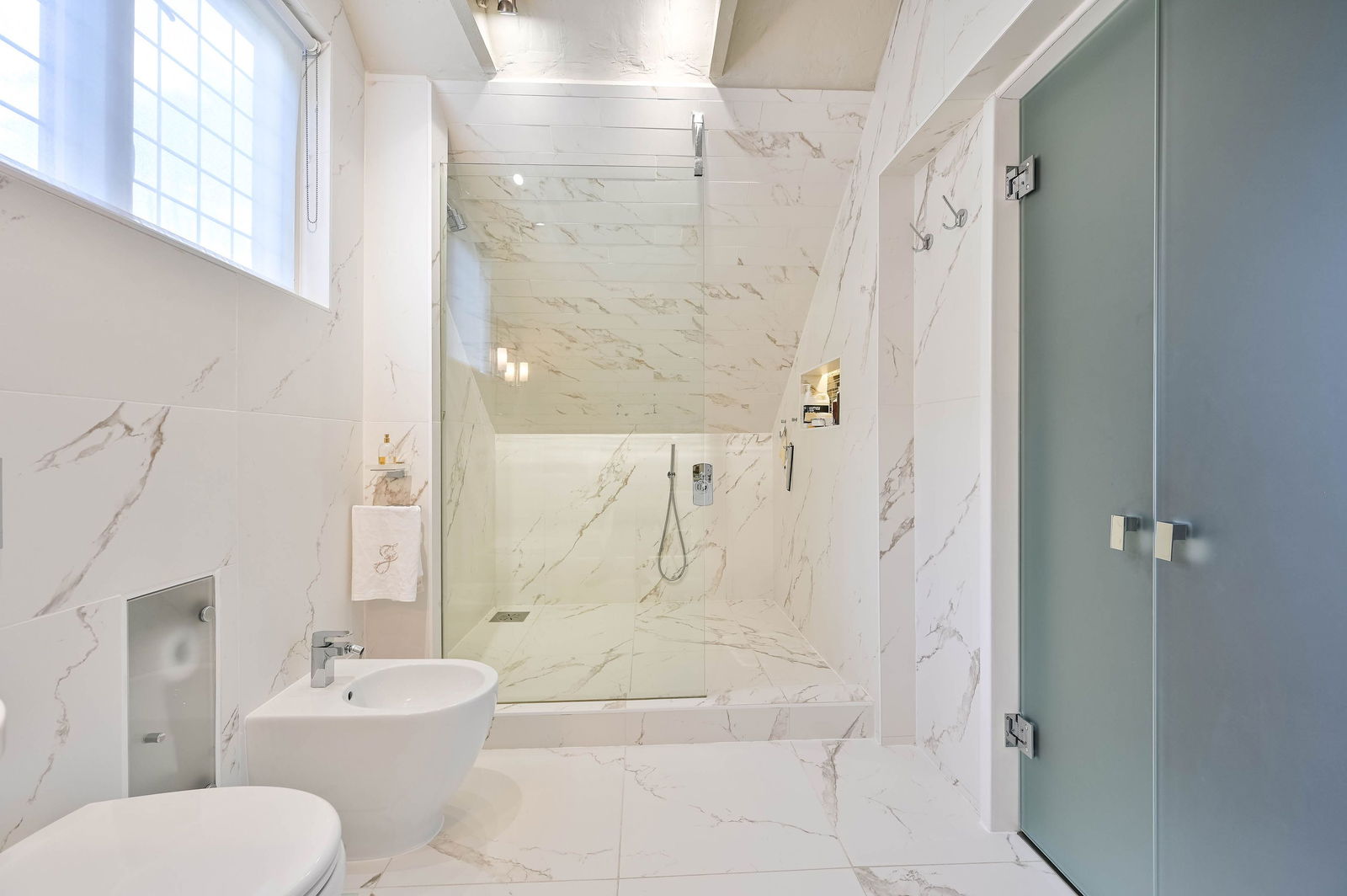 4 bed detached house for sale in Hogs Back, Guildford 8