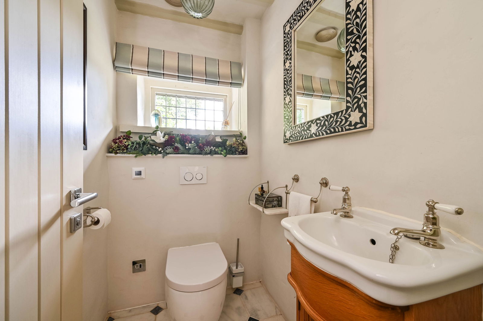 4 bed detached house for sale in Hogs Back, Guildford 55