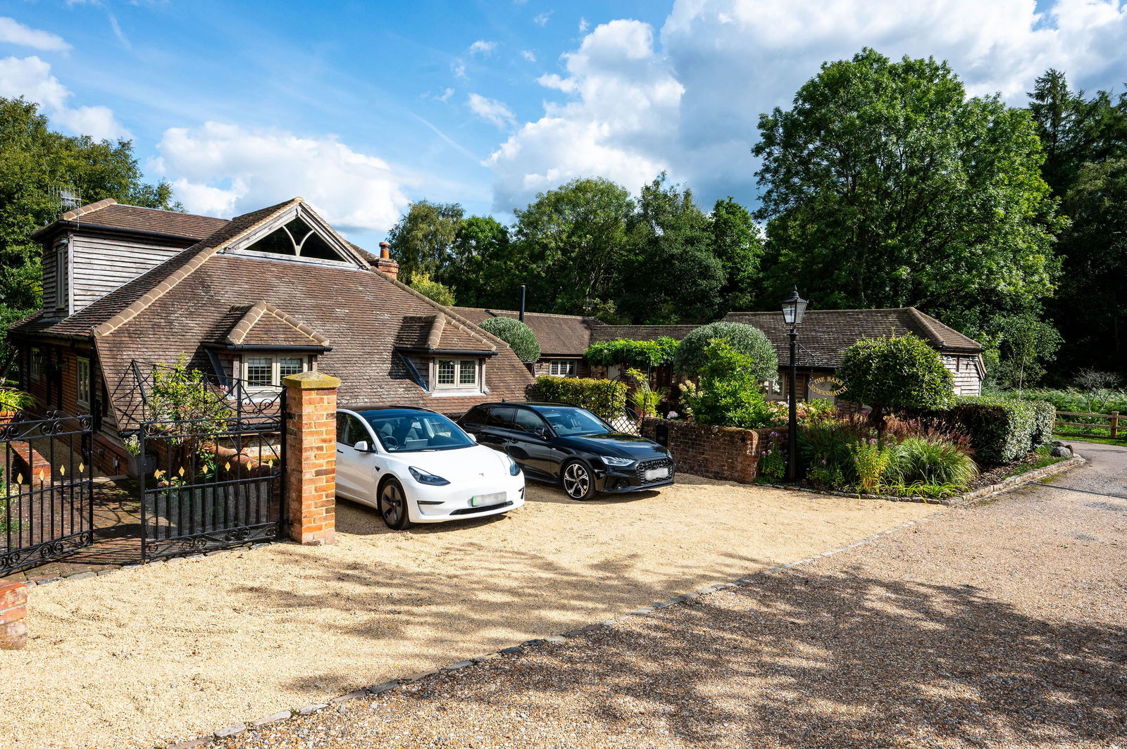 4 bed detached house for sale in Hogs Back, Guildford  - Property Image 12