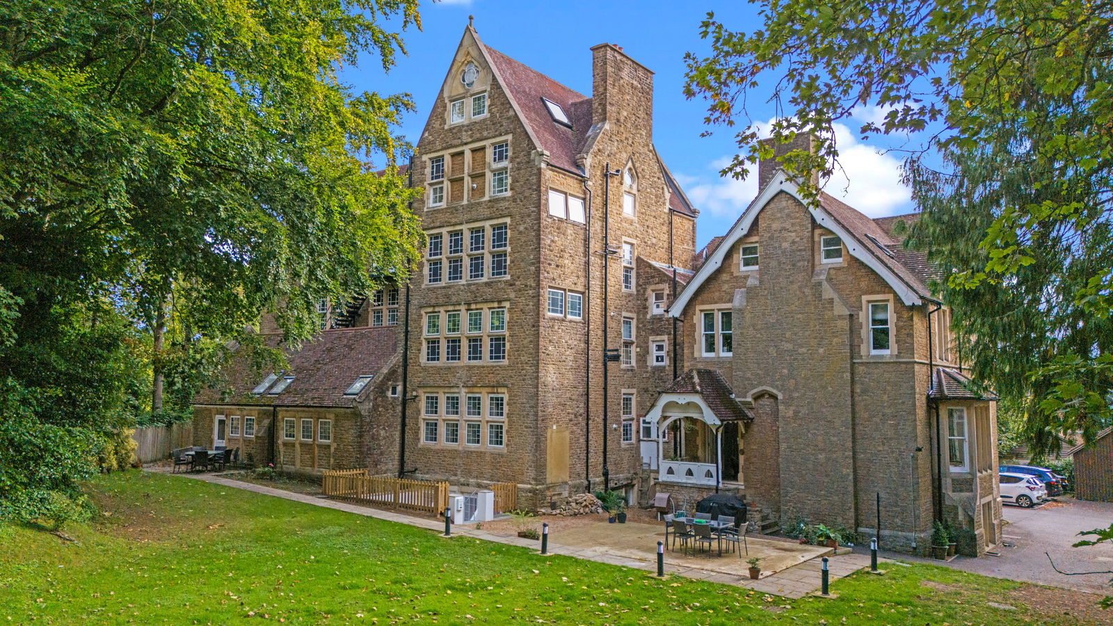 2 bed apartment for sale in Filmer Grove, Godalming  - Property Image 2