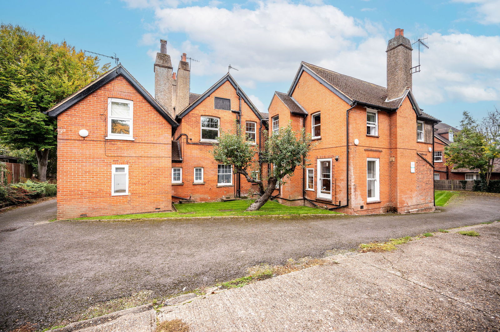 1 bed apartment for sale in Clandon Road, Guildford 7