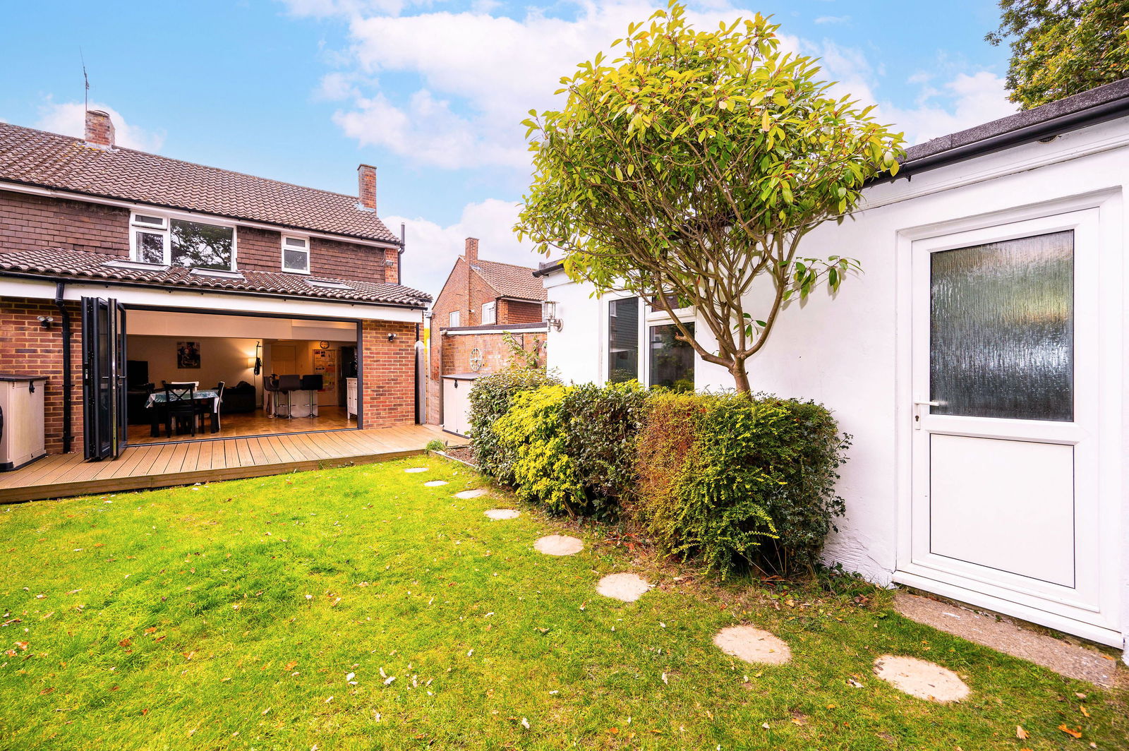 3 bed semi-detached house for sale in Longmeadow, Leatherhead  - Property Image 3