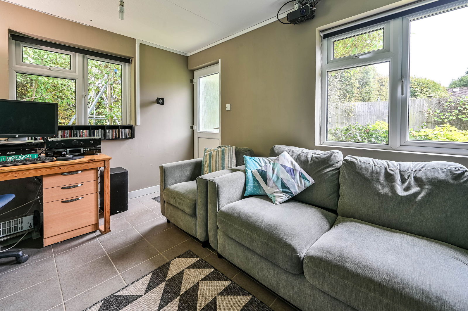 3 bed semi-detached house for sale in Longmeadow, Leatherhead  - Property Image 9