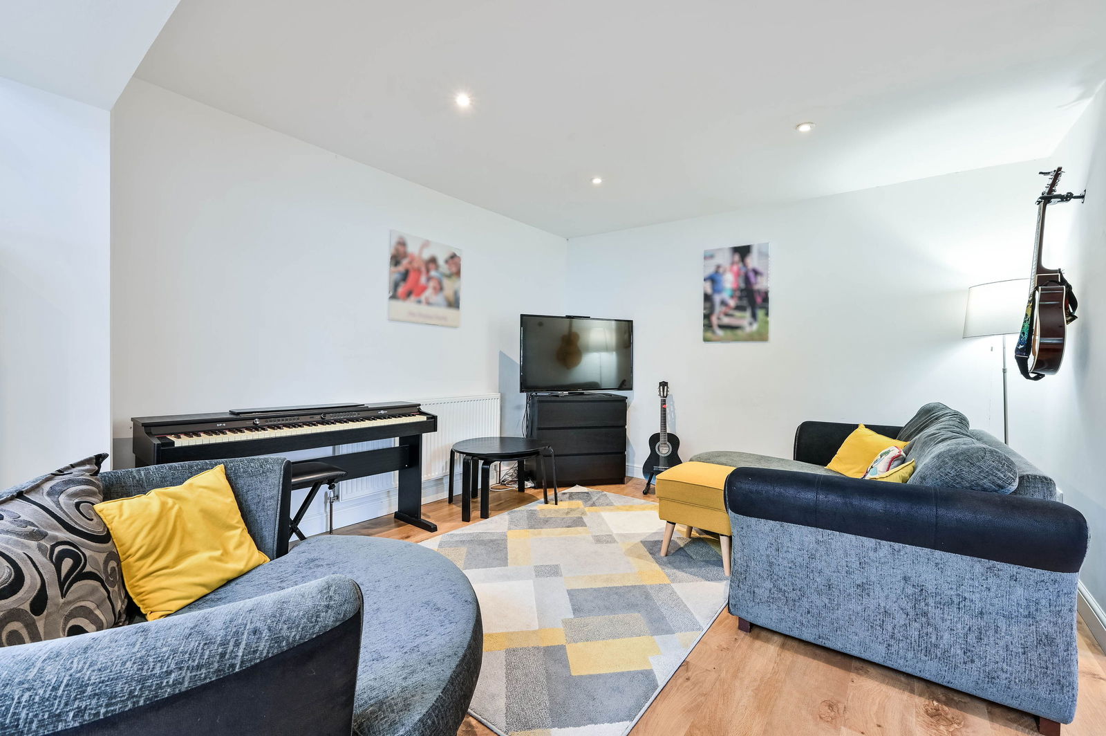 3 bed semi-detached house for sale in Longmeadow, Leatherhead 3