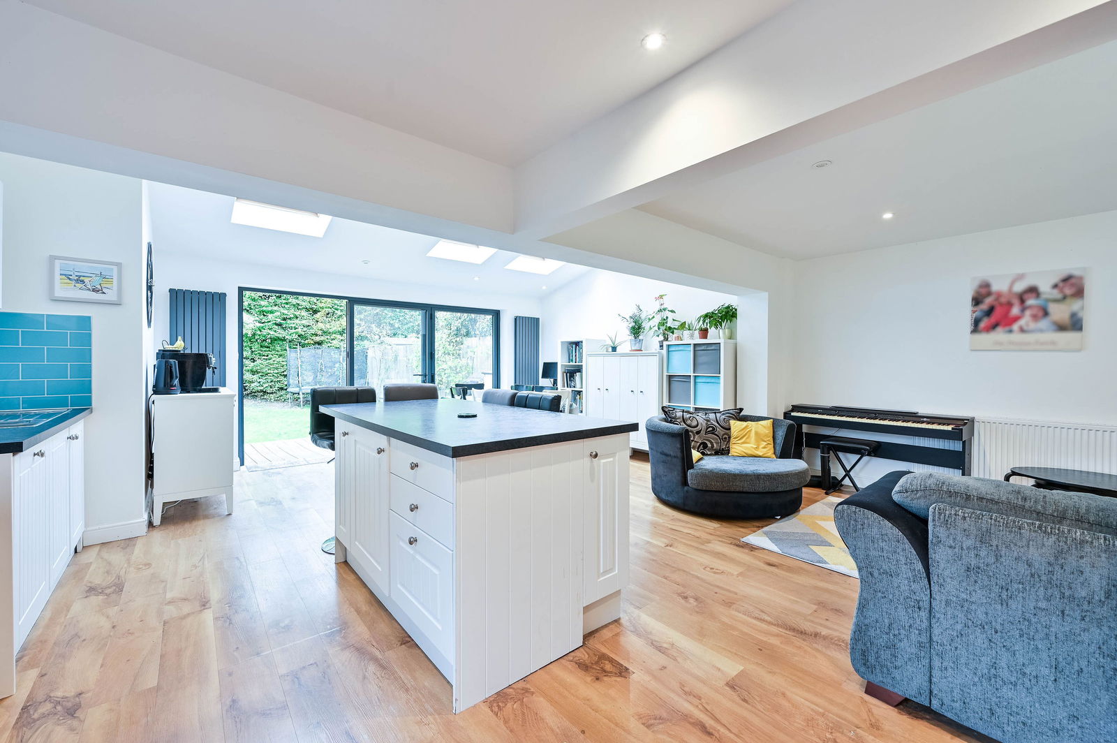 3 bed semi-detached house for sale in Longmeadow, Leatherhead 4