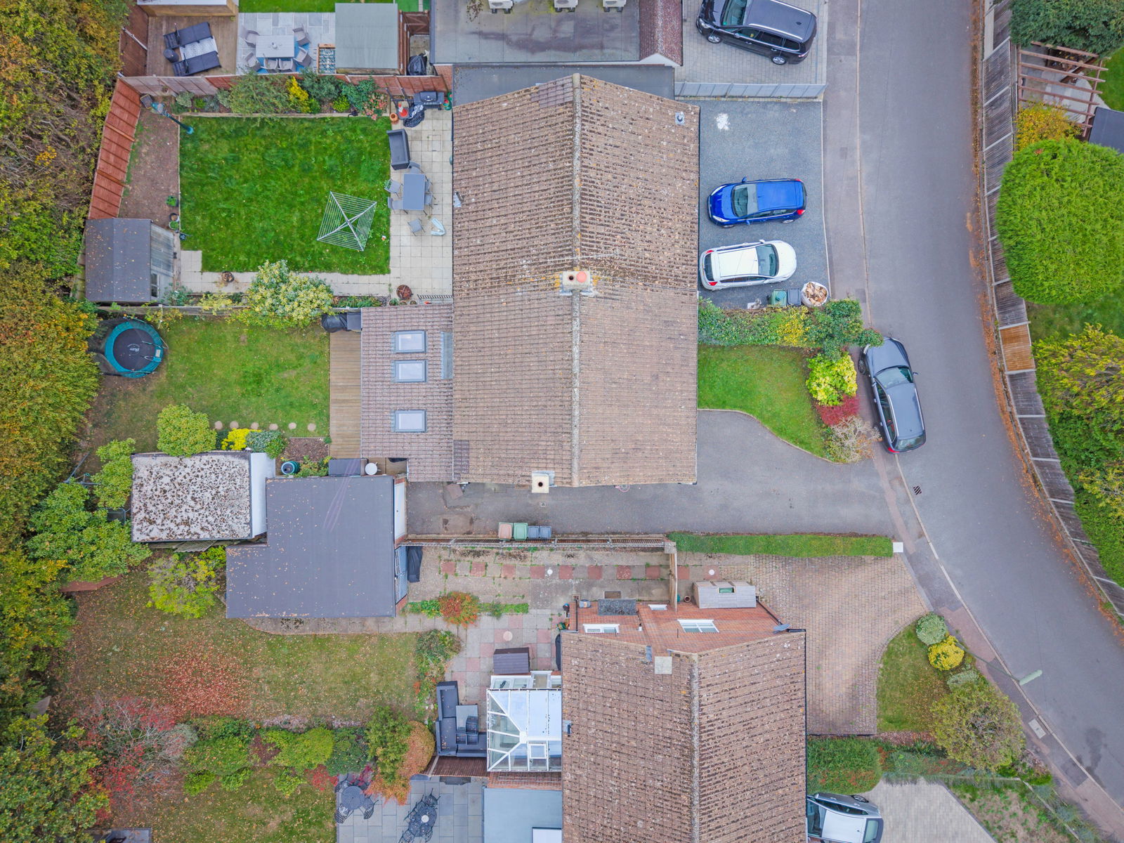 3 bed semi-detached house for sale in Longmeadow, Leatherhead 15