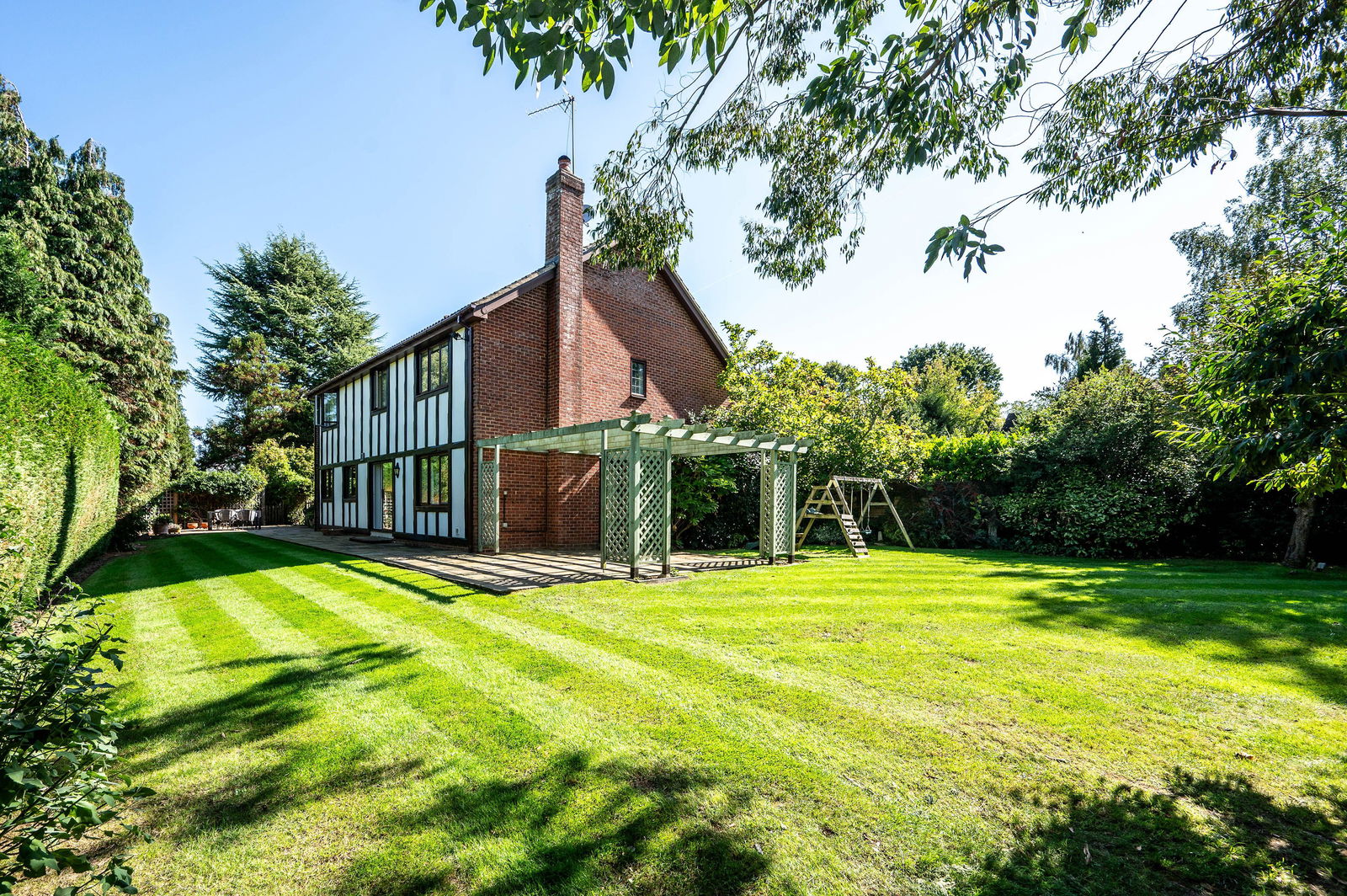 5 bed detached house for sale in Heathway, Leatherhead 1