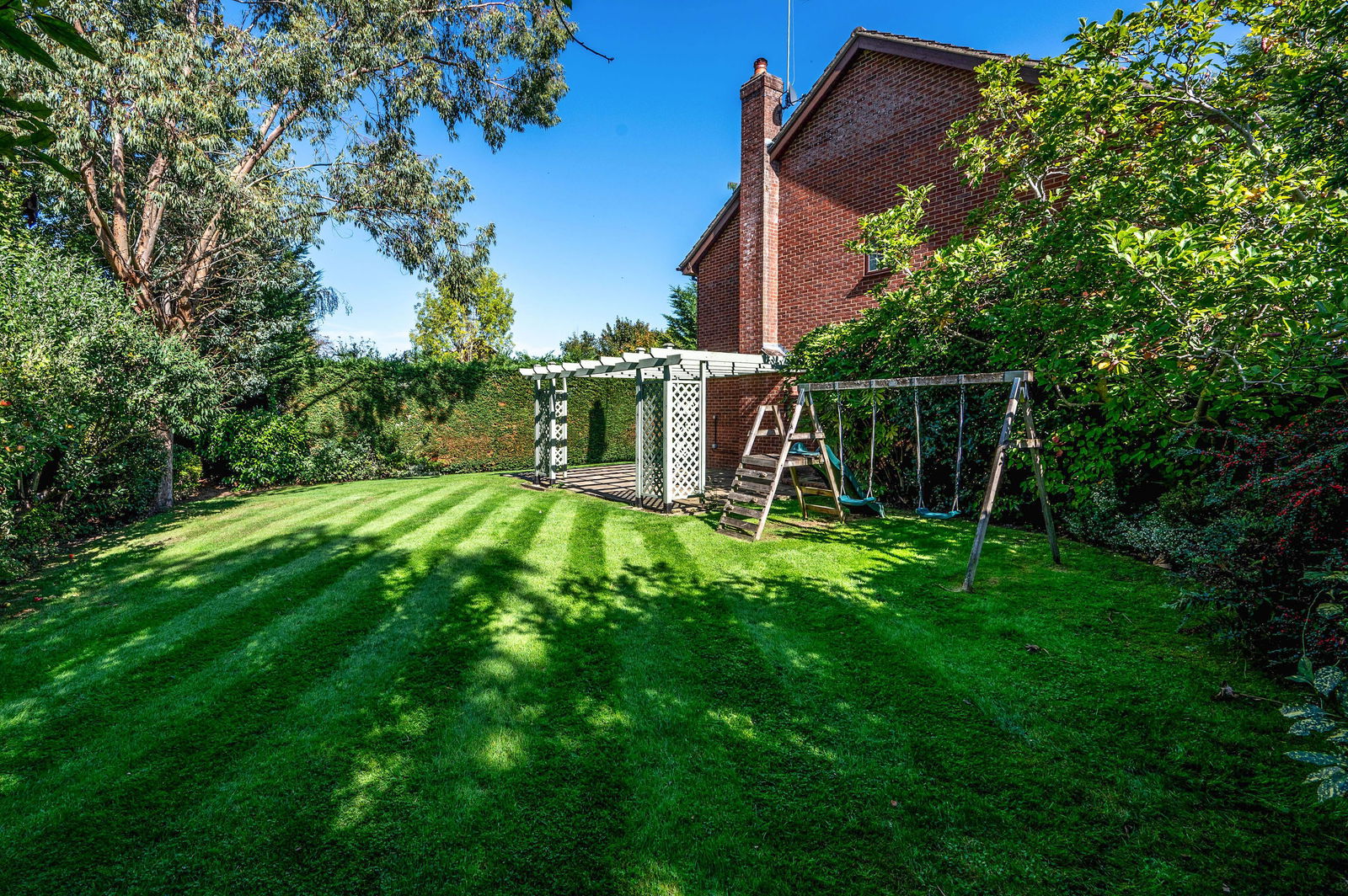 5 bed detached house for sale in Heathway, Leatherhead 27