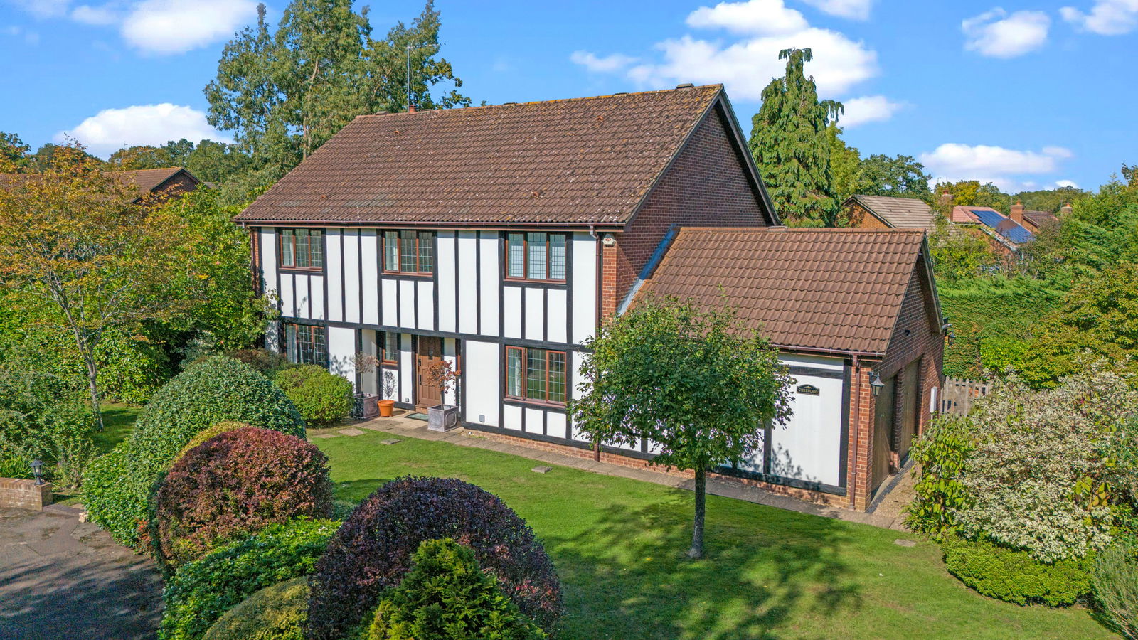 5 bed detached house for sale in Heathway, Leatherhead - Property Image 1