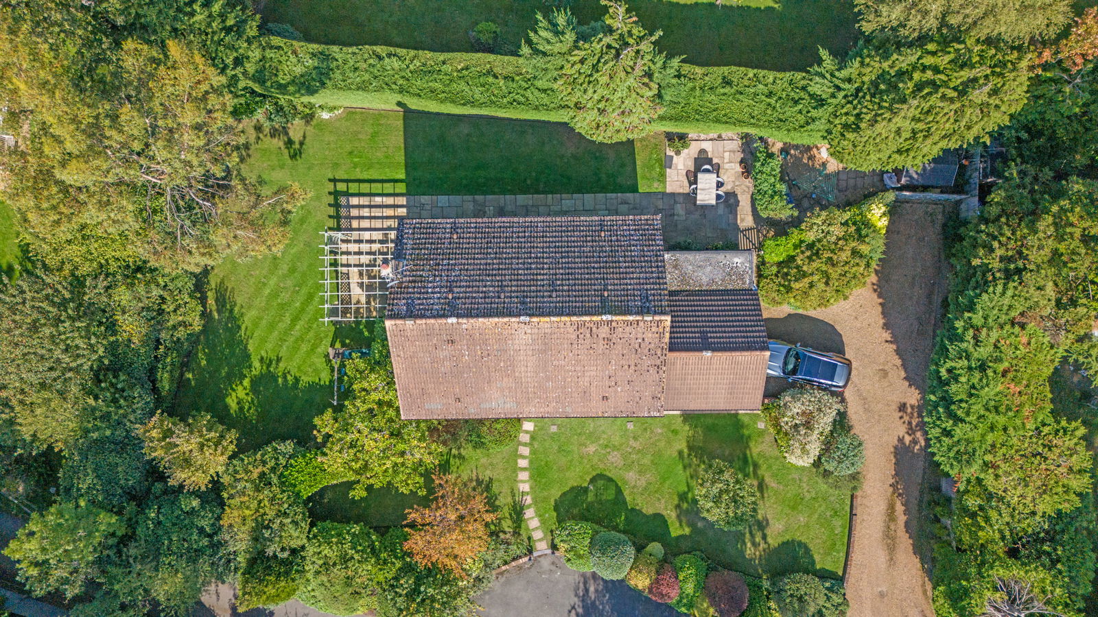 5 bed detached house for sale in Heathway, Leatherhead 3