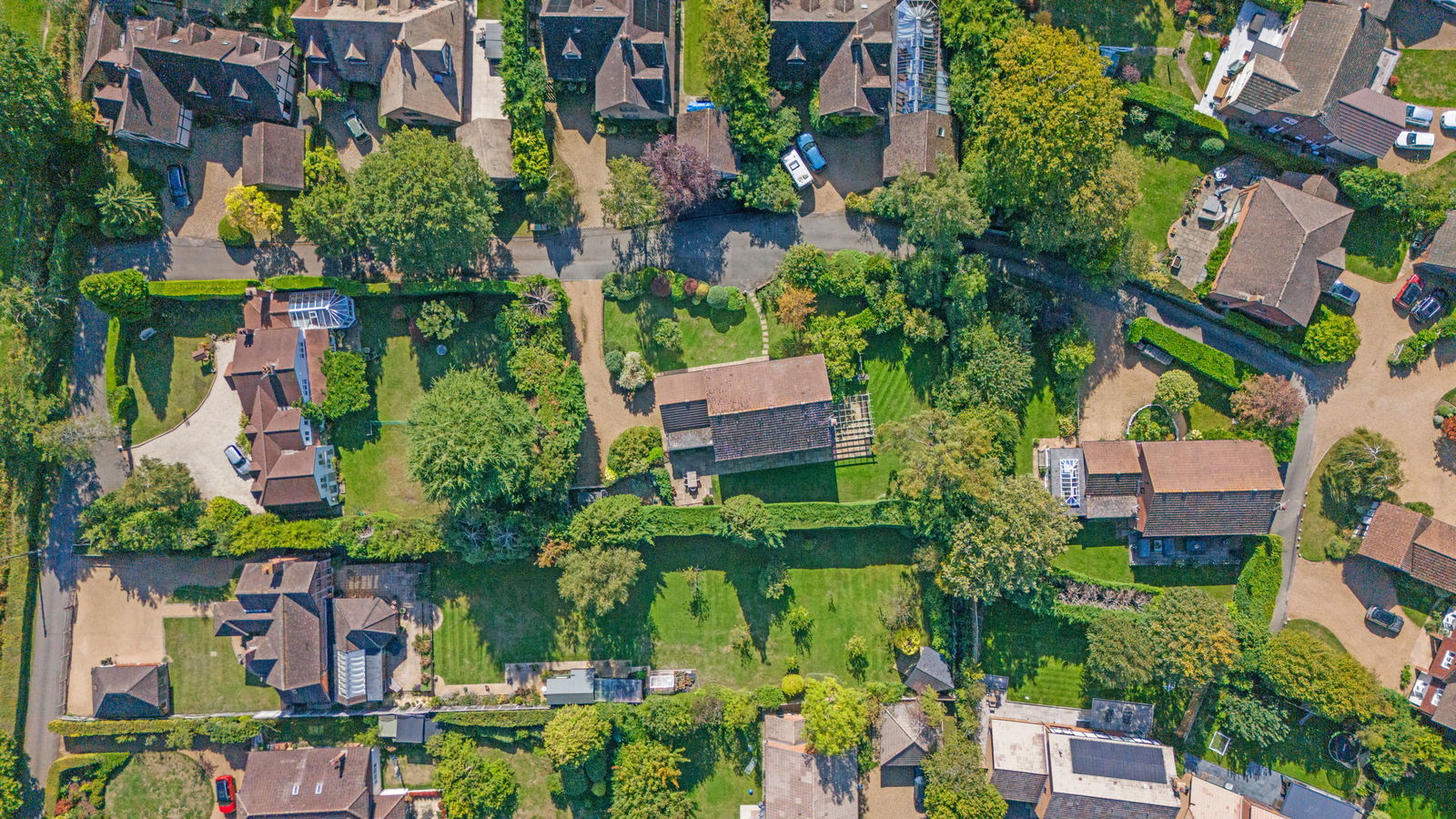 5 bed detached house for sale in Heathway, Leatherhead 2