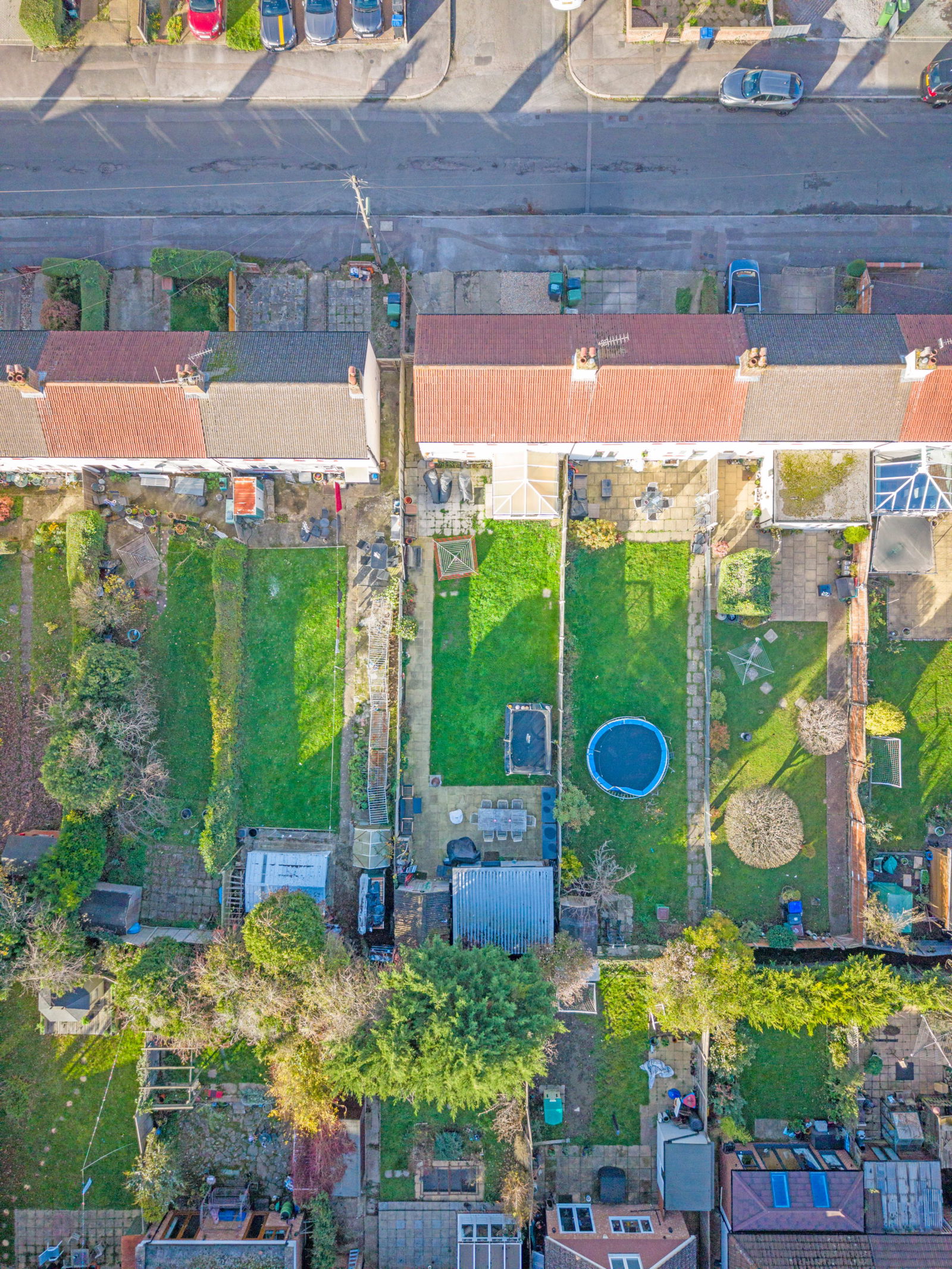 3 bed end of terrace house for sale in Woodbridge Avenue, Leatherhead  - Property Image 2