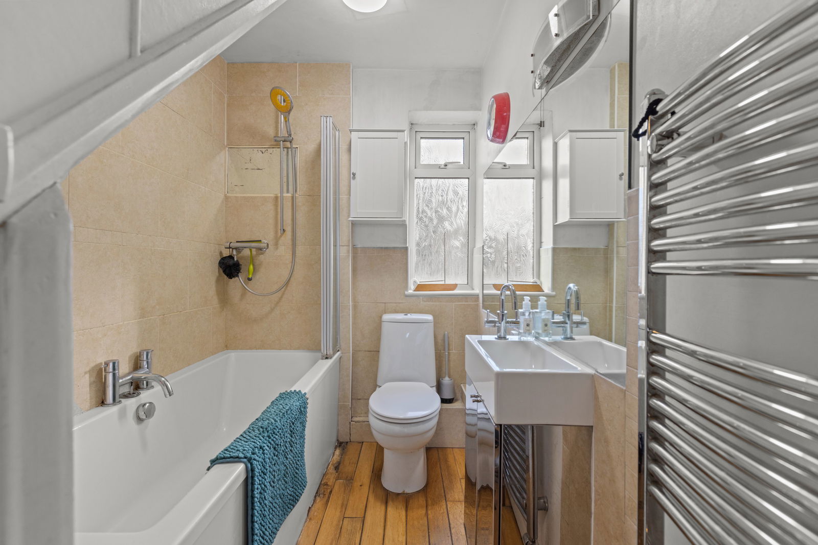 3 bed end of terrace house for sale in Woodbridge Avenue, Leatherhead 9