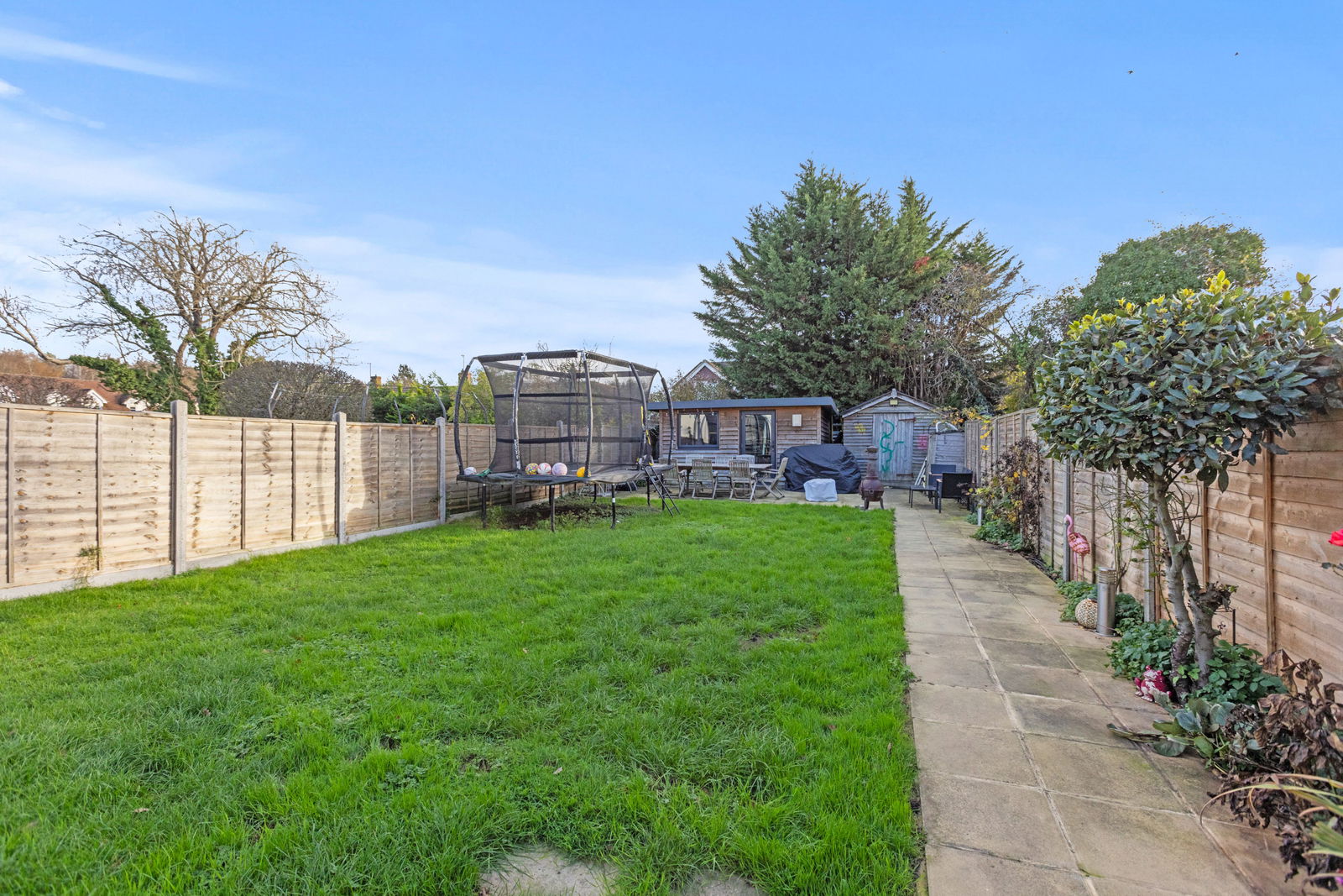 3 bed end of terrace house for sale in Woodbridge Avenue, Leatherhead  - Property Image 11