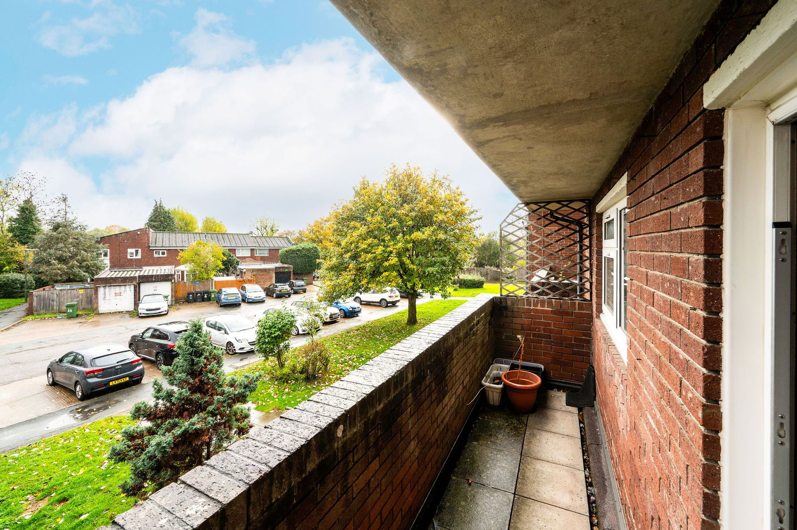 2 bed duplex for sale in Hazelmere Close, Leatherhead  - Property Image 4