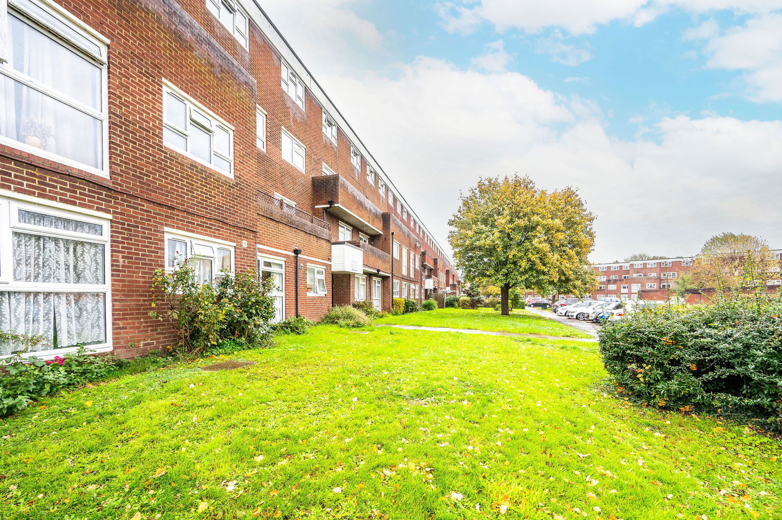 2 bed duplex for sale in Hazelmere Close, Leatherhead  - Property Image 13