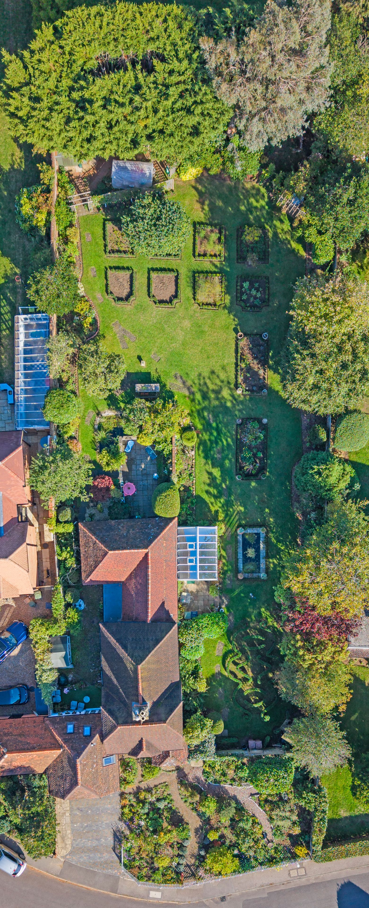 3 bed link detached house for sale in Summersbury Drive, Guildford 4