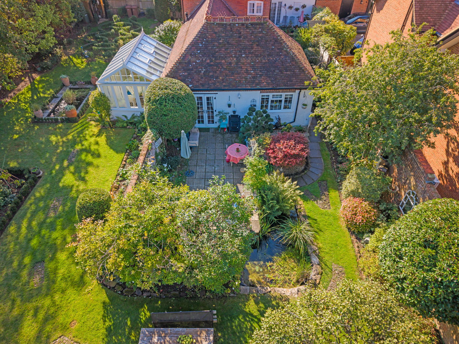 3 bed link detached house for sale in Summersbury Drive, Guildford 9