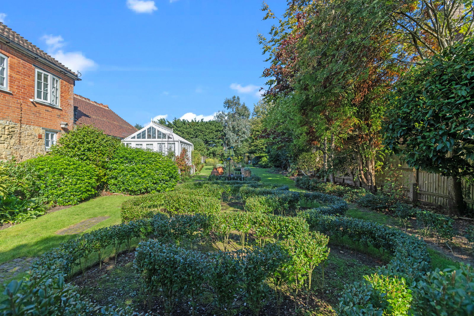 3 bed link detached house for sale in Summersbury Drive, Guildford  - Property Image 6