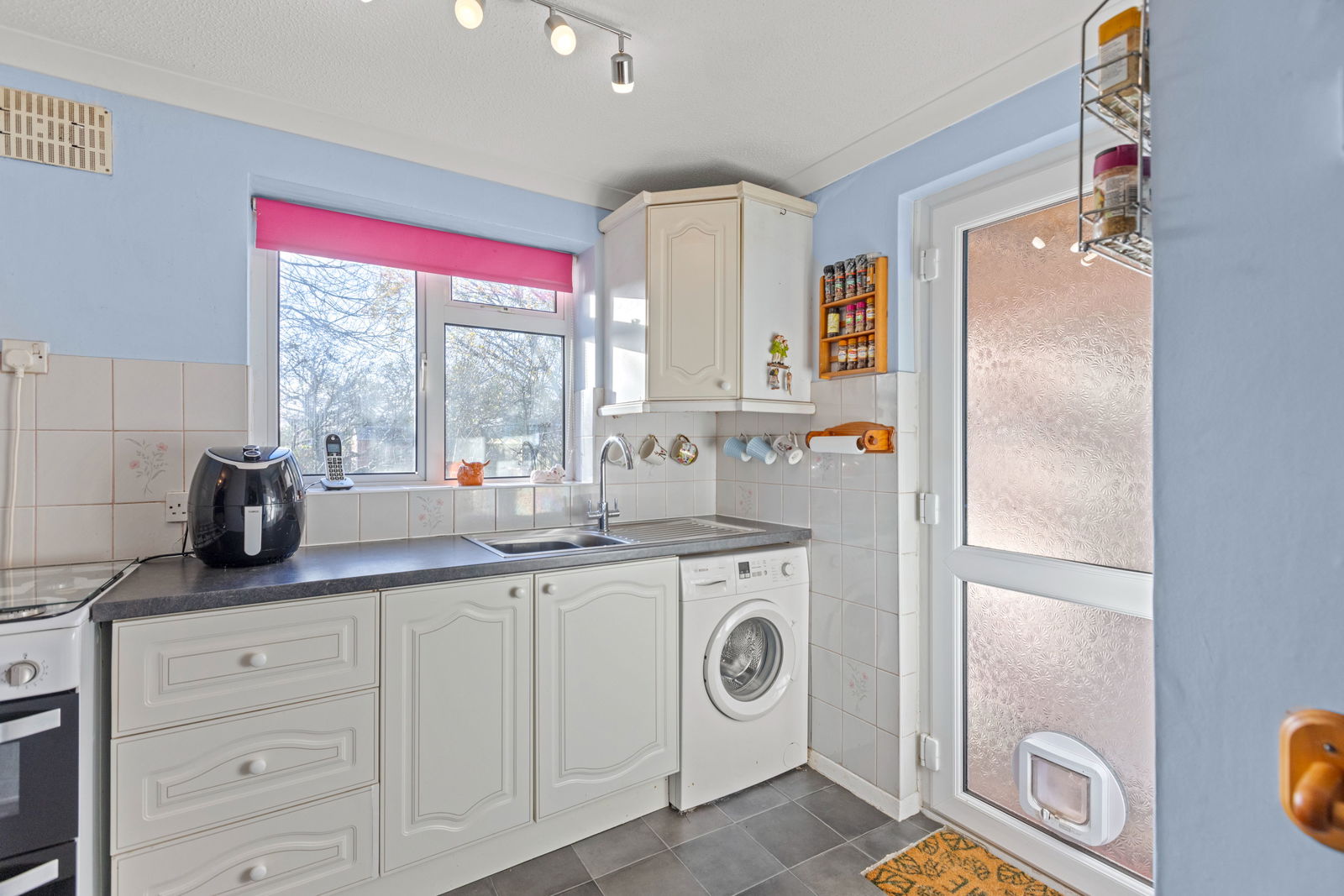 2 bed semi-detached house for sale in Waverley Road, Leatherhead  - Property Image 5