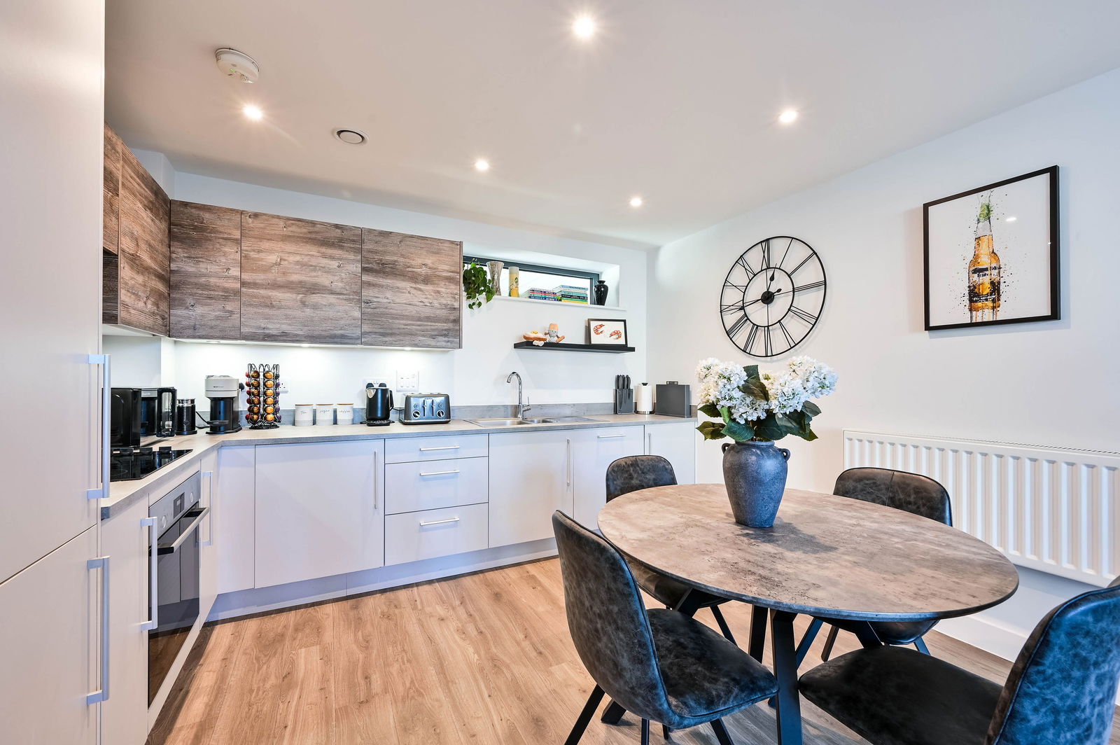 1 bed flat for sale in Mole Road, Hersham 2