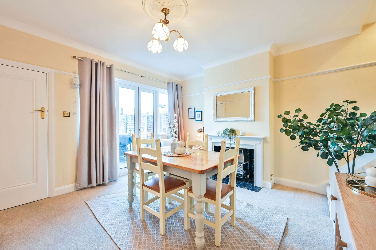 4 bed semi-detached house for sale in Briarwood Road, Epsom  - Property Image 8