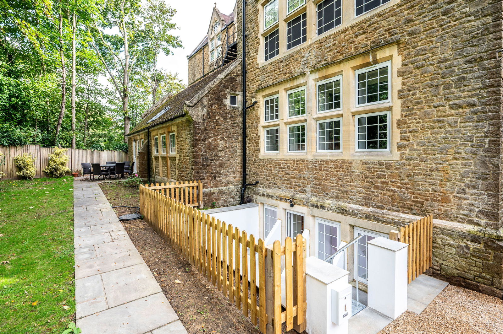 2 bed apartment for sale in Filmer Grove, Godalming  - Property Image 4