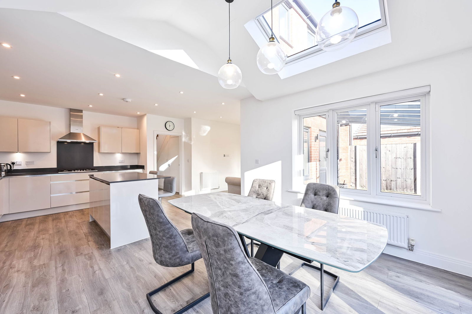 4 bed detached house for sale, Chertsey 2